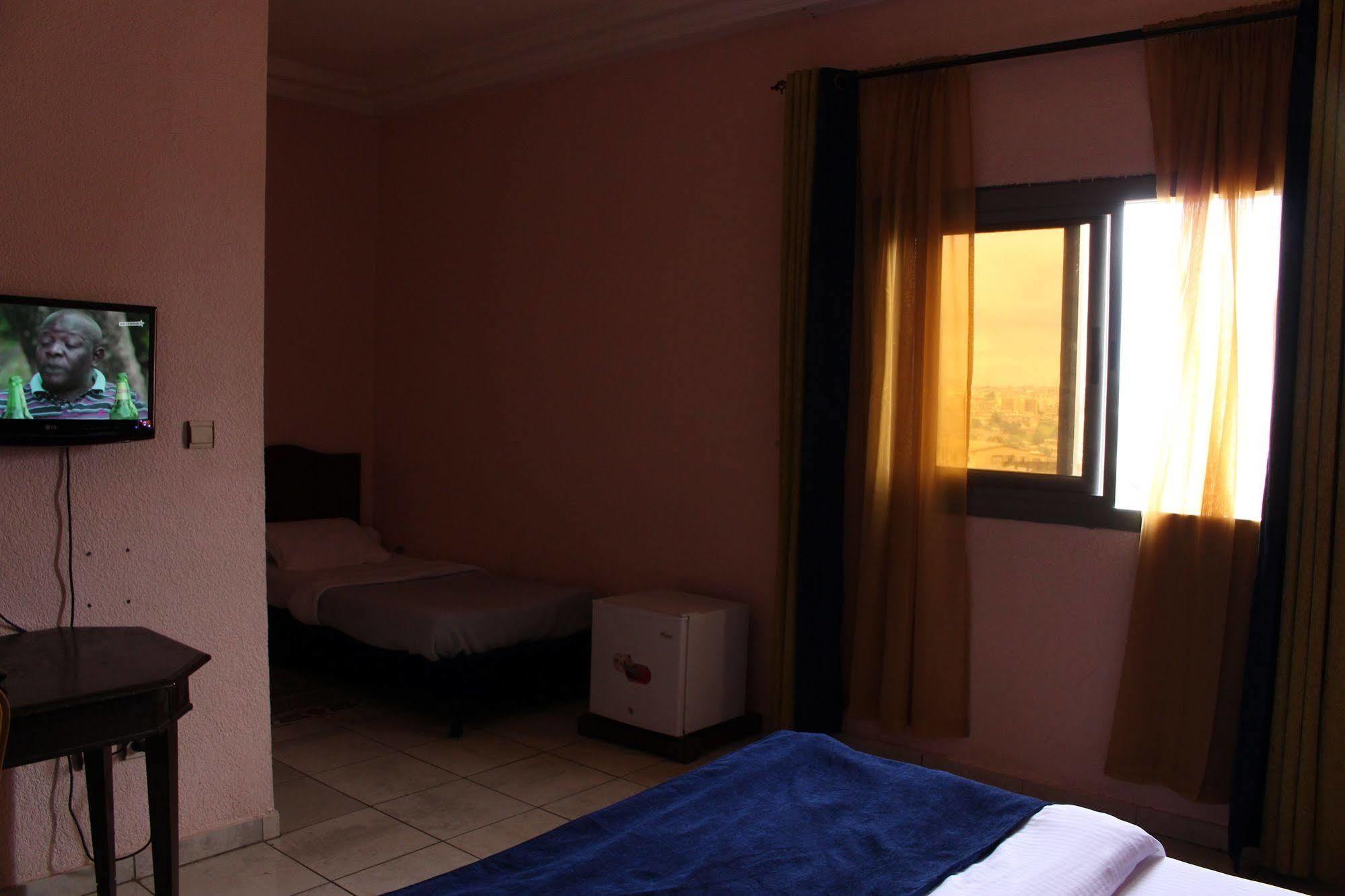 Prestige Hotel Yaoundé Esterno foto