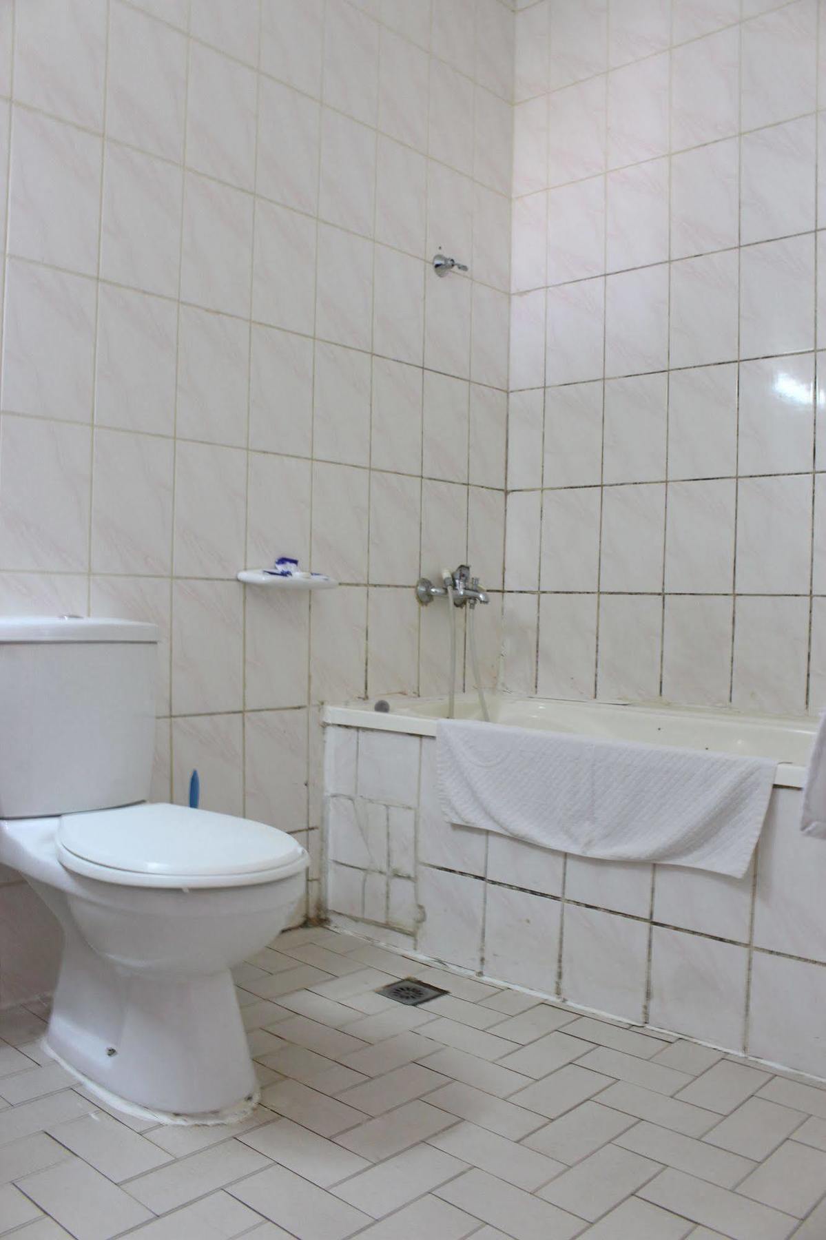 Prestige Hotel Yaoundé Esterno foto