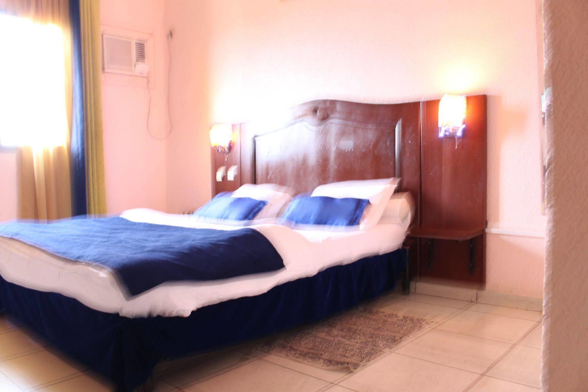 Prestige Hotel Yaoundé Esterno foto