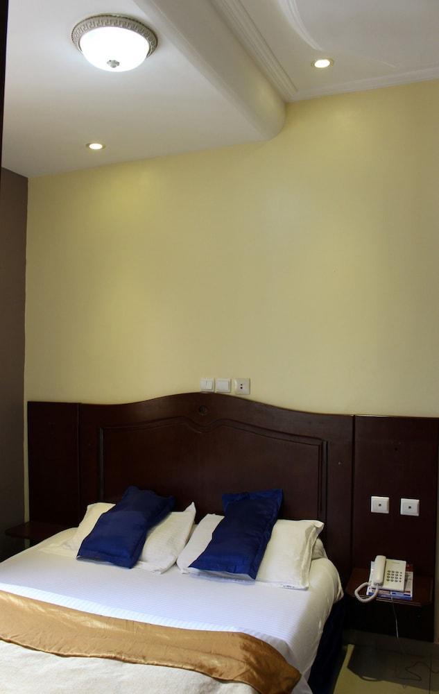 Prestige Hotel Yaoundé Esterno foto
